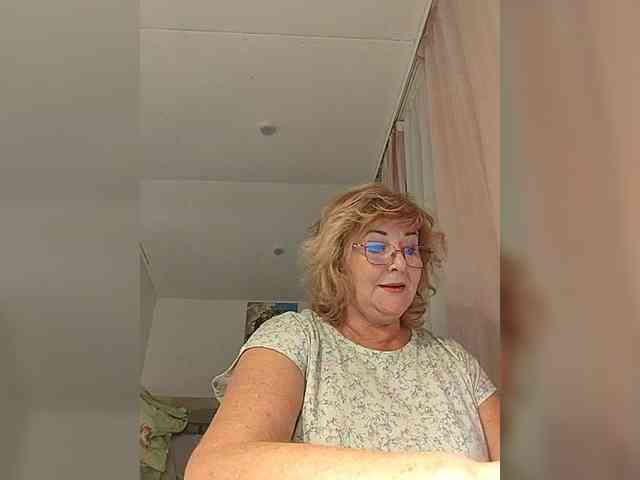 KarinkaSweet webcam
