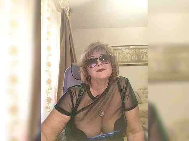KarinkaSweet webcam