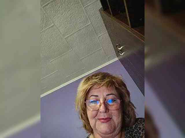 KarinkaSweet webcam