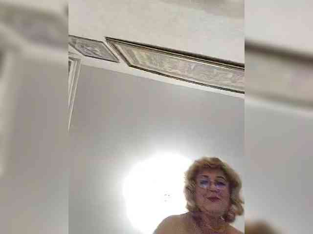 KarinkaSweet webcam
