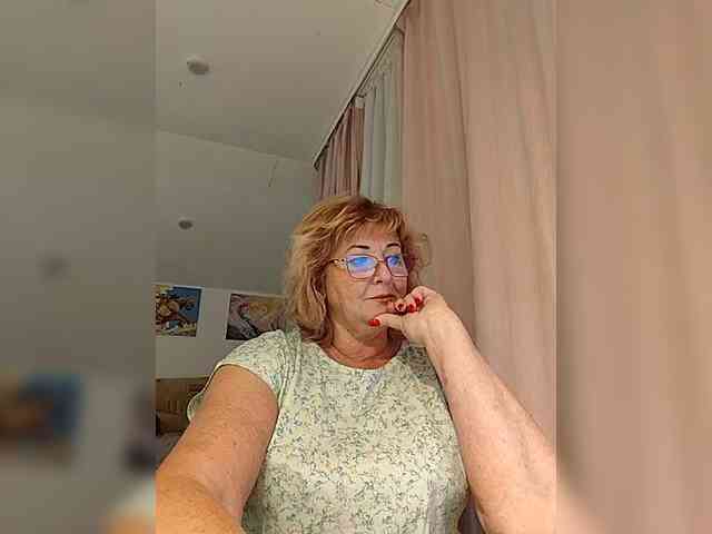 KarinkaSweet webcam