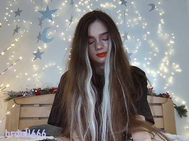 BrokenDoll666 webcam