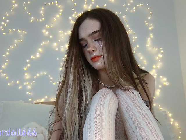  BrokenDoll666 chat room