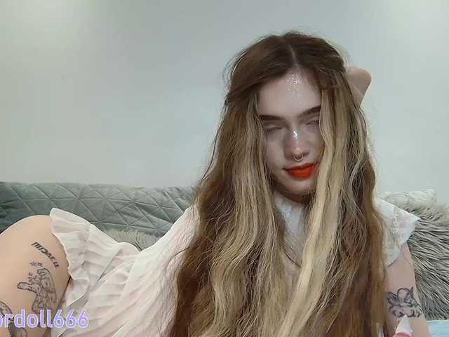  BrokenDoll666 chat room
