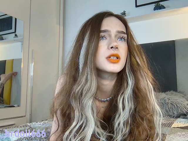 видео BrokenDoll666