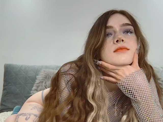  BrokenDoll666 chat room