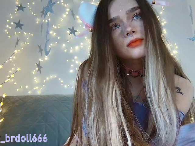 BrokenDoll666 live cam