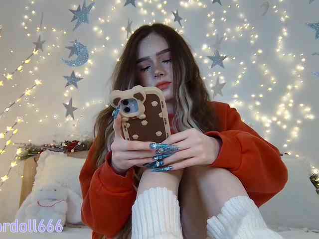 BrokenDoll666 webcam