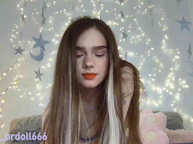 BrokenDoll666 webcam