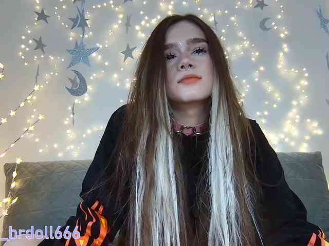BrokenDoll666 webcam