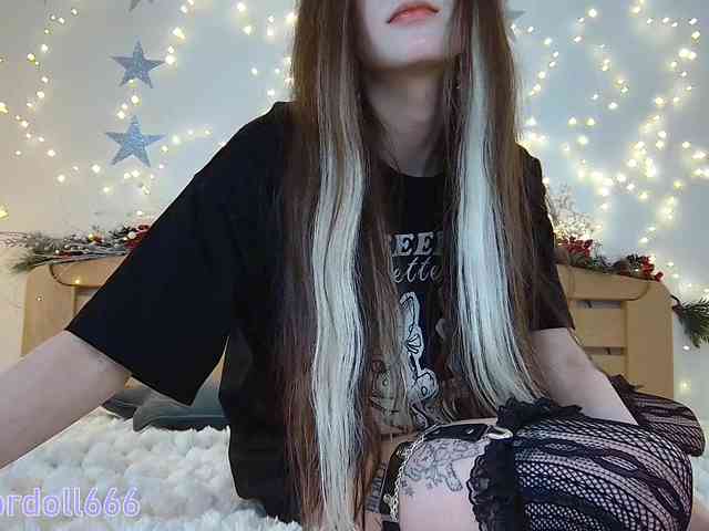 BrokenDoll666 webcam