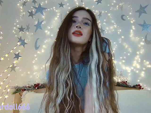 BrokenDoll666 webcam