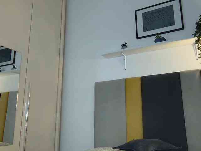 BrokenDoll666 webcam