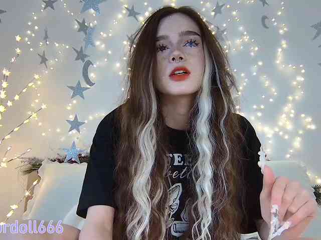BrokenDoll666 webcam