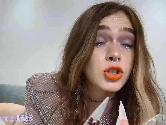 BrokenDoll666 webcam