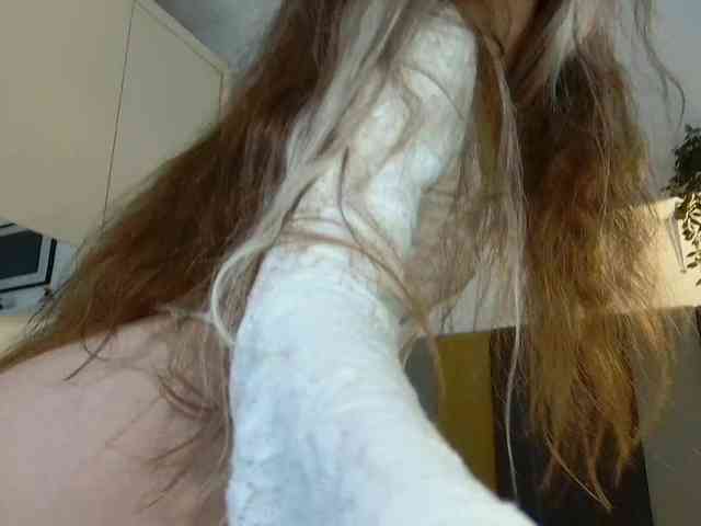 BrokenDoll666 webcam