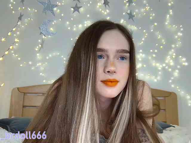 BrokenDoll666 webcam