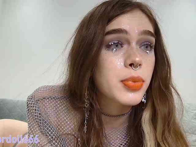 BrokenDoll666 webcam