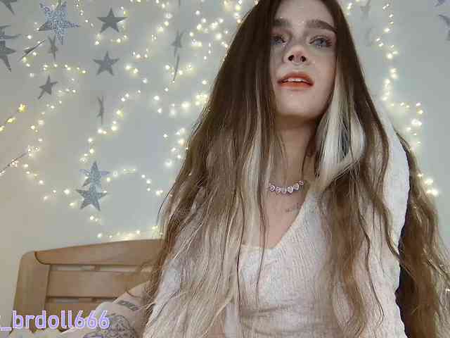 BrokenDoll666 webcam