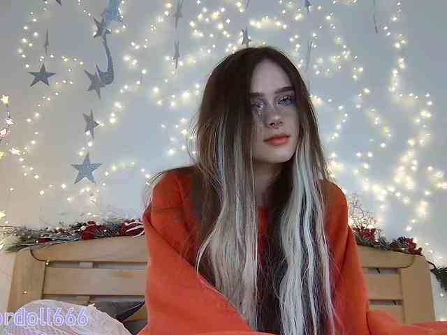 BrokenDoll666 webcam
