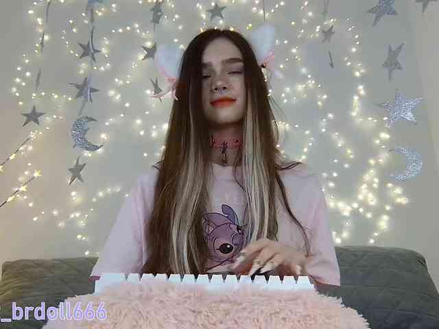 BrokenDoll666 webcam