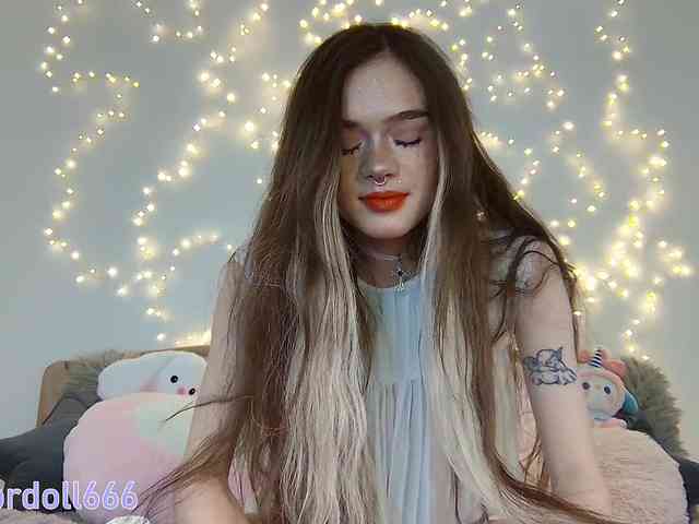 BrokenDoll666 webcam