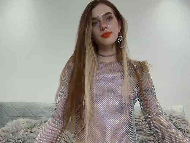BrokenDoll666 webcam