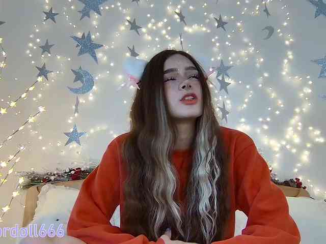 BrokenDoll666 webcam