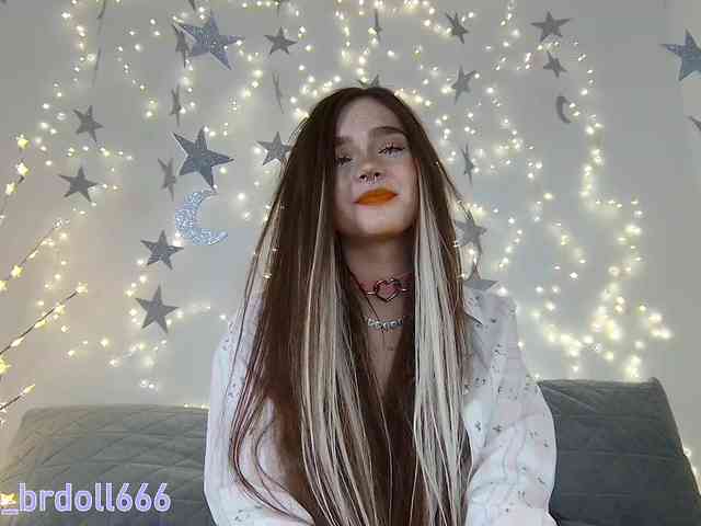 BrokenDoll666 webcam