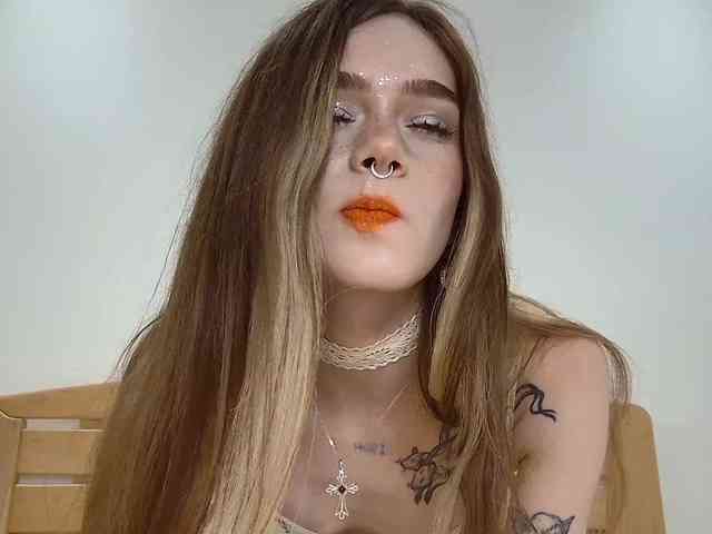 random cam chat BrokenDoll666