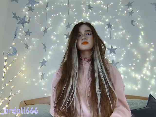 BrokenDoll666 webcam