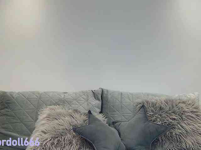BrokenDoll666 webcam