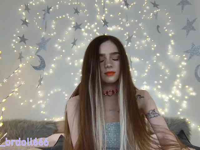 BrokenDoll666 webcam