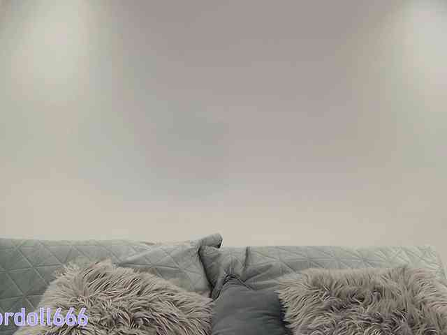 BrokenDoll666 webcam