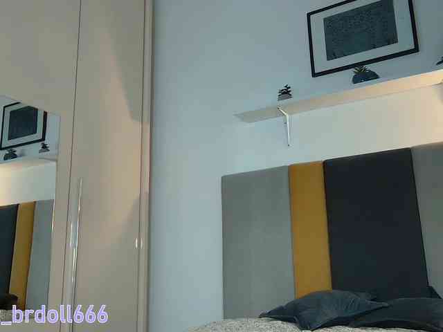 BrokenDoll666 webcam