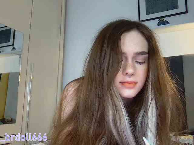 BrokenDoll666 webcam