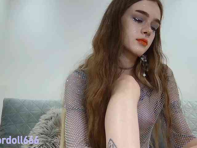 BrokenDoll666 webcam