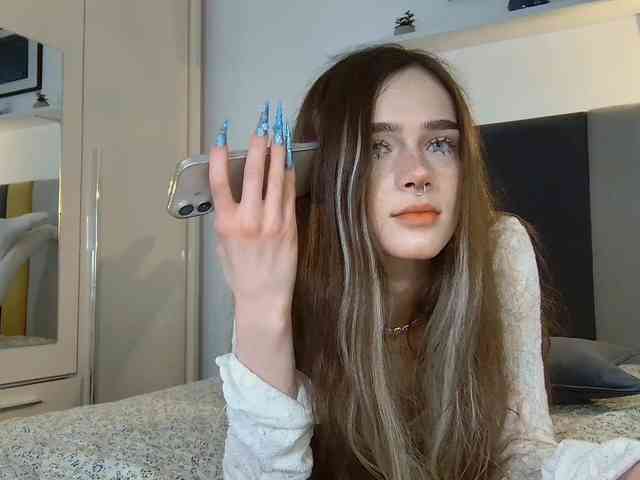 BrokenDoll666 webcam