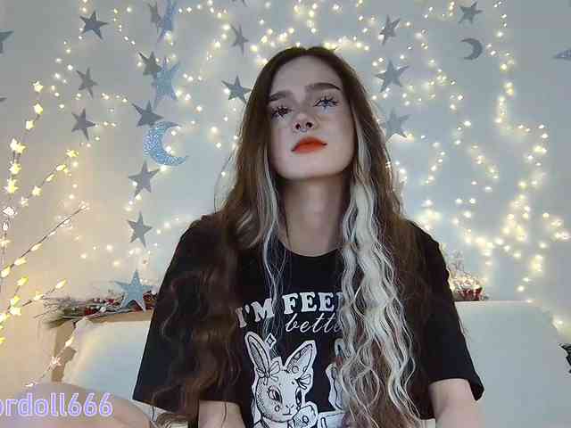 BrokenDoll666 webcam