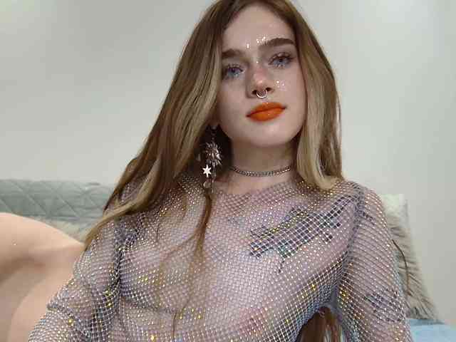 BrokenDoll666 webcam