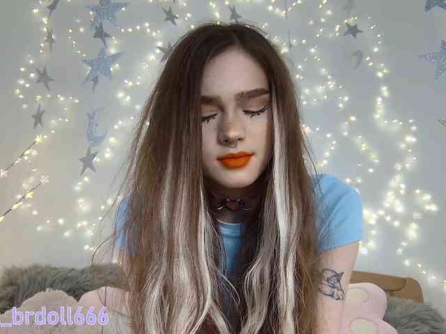 BrokenDoll666 webcam