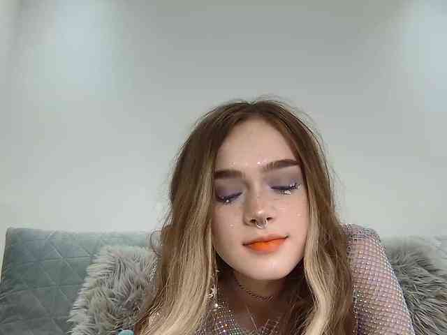 BrokenDoll666 webcam