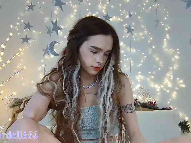 BrokenDoll666 webcam