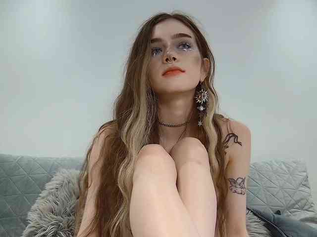 BrokenDoll666 webcam