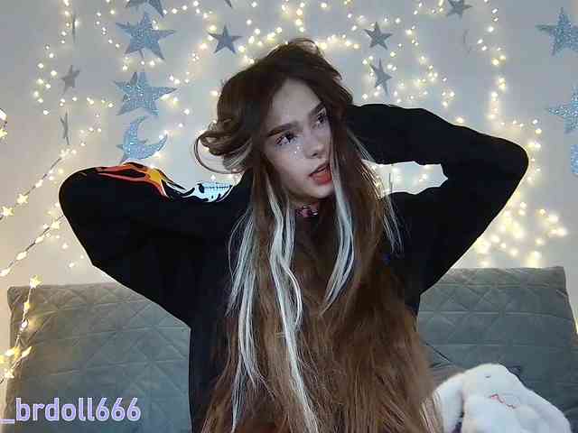 BrokenDoll666 webcam