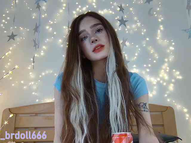 BrokenDoll666 webcam