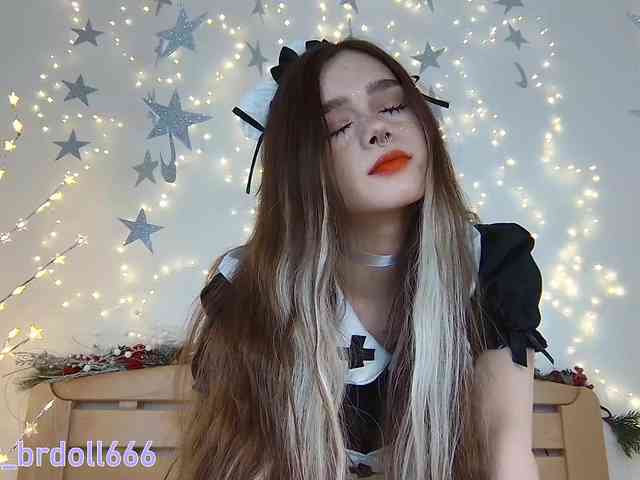 BrokenDoll666 webcam