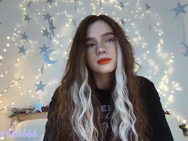 BrokenDoll666 webcam
