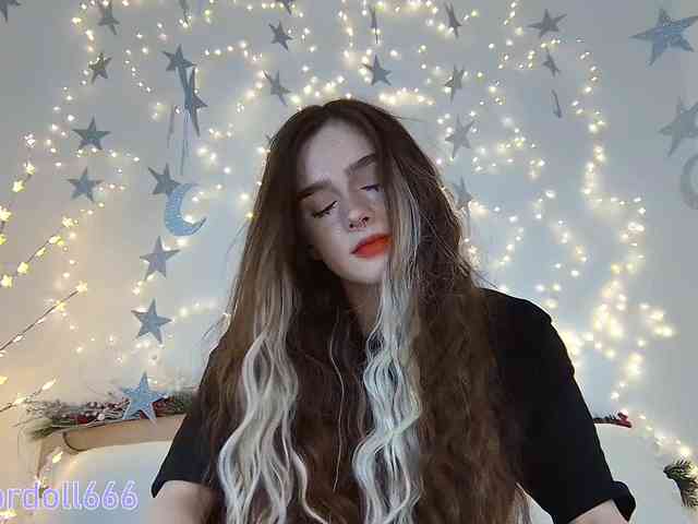 BrokenDoll666 webcam