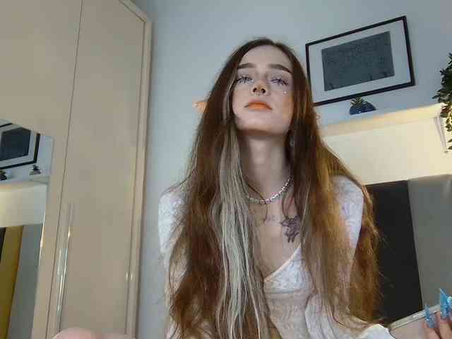 BrokenDoll666 webcam